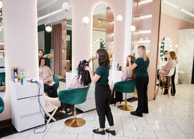 Modal Buka Salon Rambut di Rumah vs Ruko, Untung Mana?